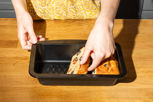 Metal loaf tin with easy grip - GLIDE