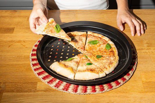 Metal Pizza tray with easy grip - GLIDE
