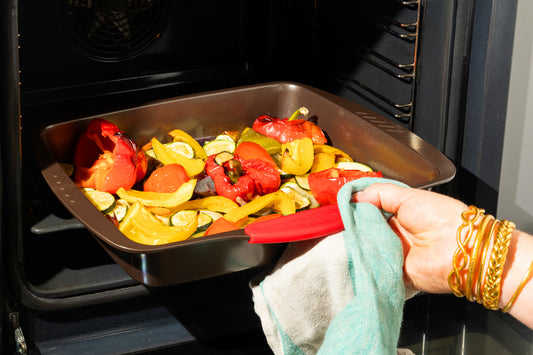 Rectangular metal oven dish with slicone handle - asimetriA