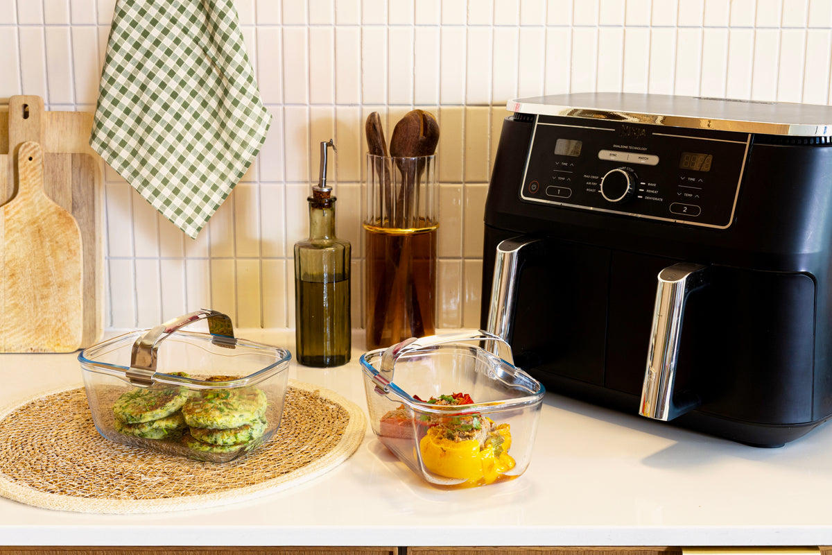 Glass airfryer dish with removable handle