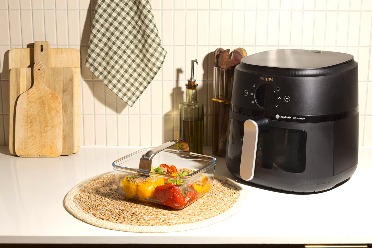 Glass airfryer dish with removable handle