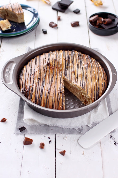 asimetriA - Metal cake tin with easy grip