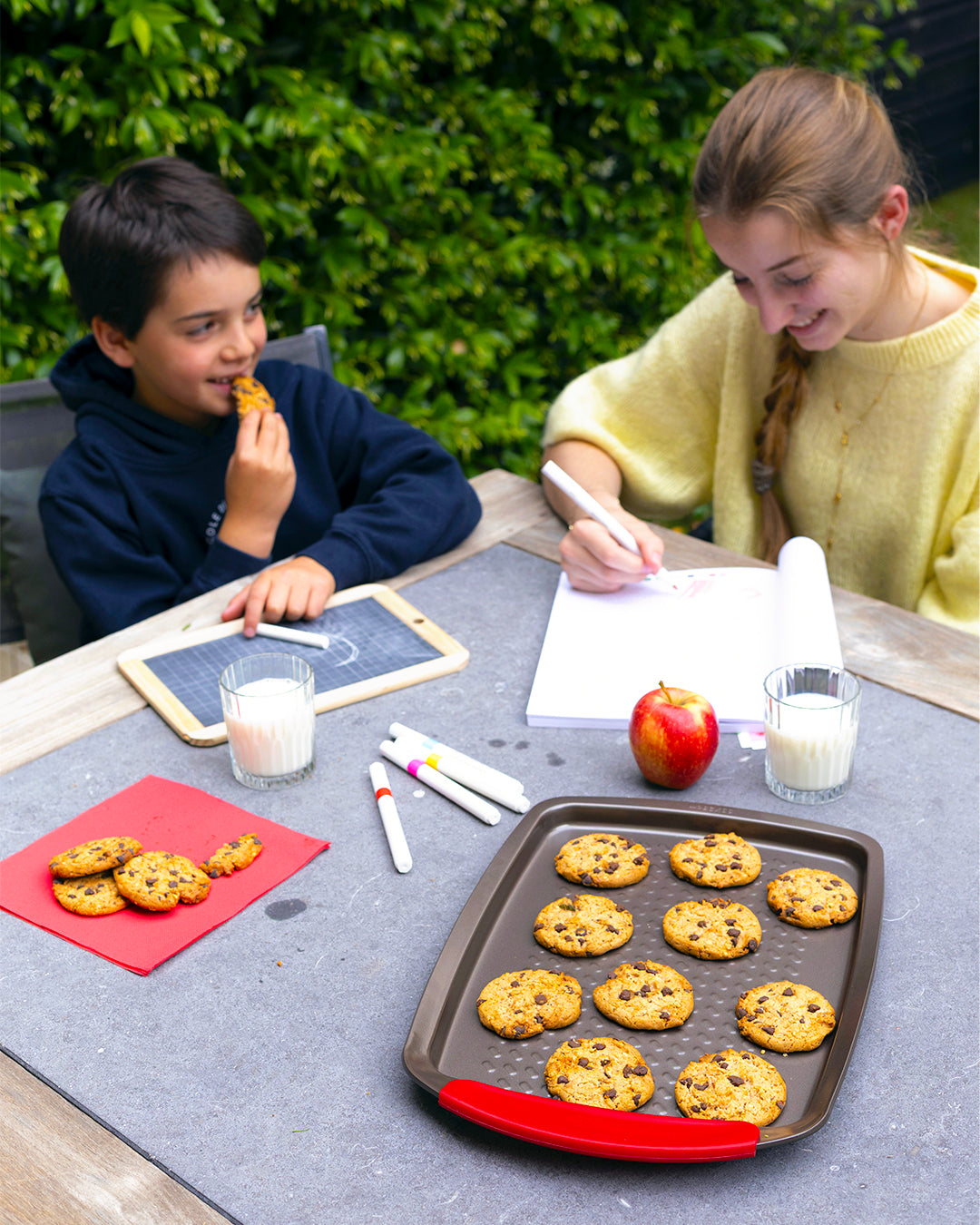 Metal baking tray with silicone handle - asimetriA