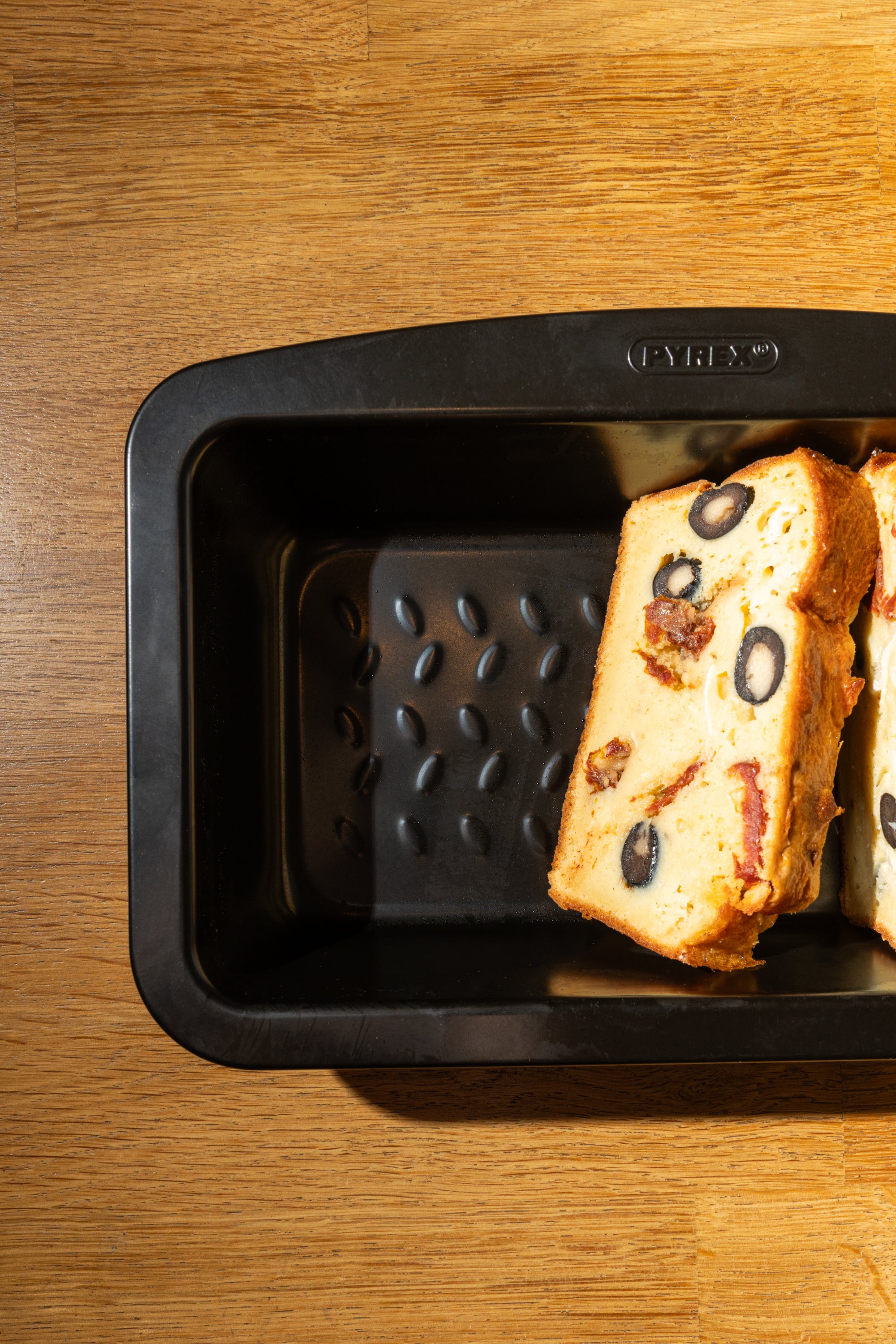 Metal loaf tin with easy grip - GLIDE