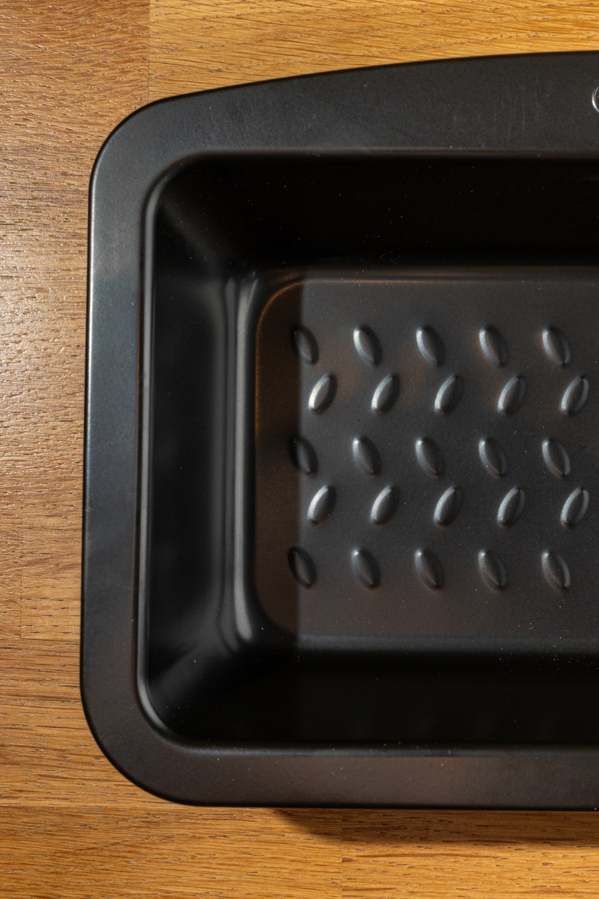 Metal loaf tin with easy grip - GLIDE