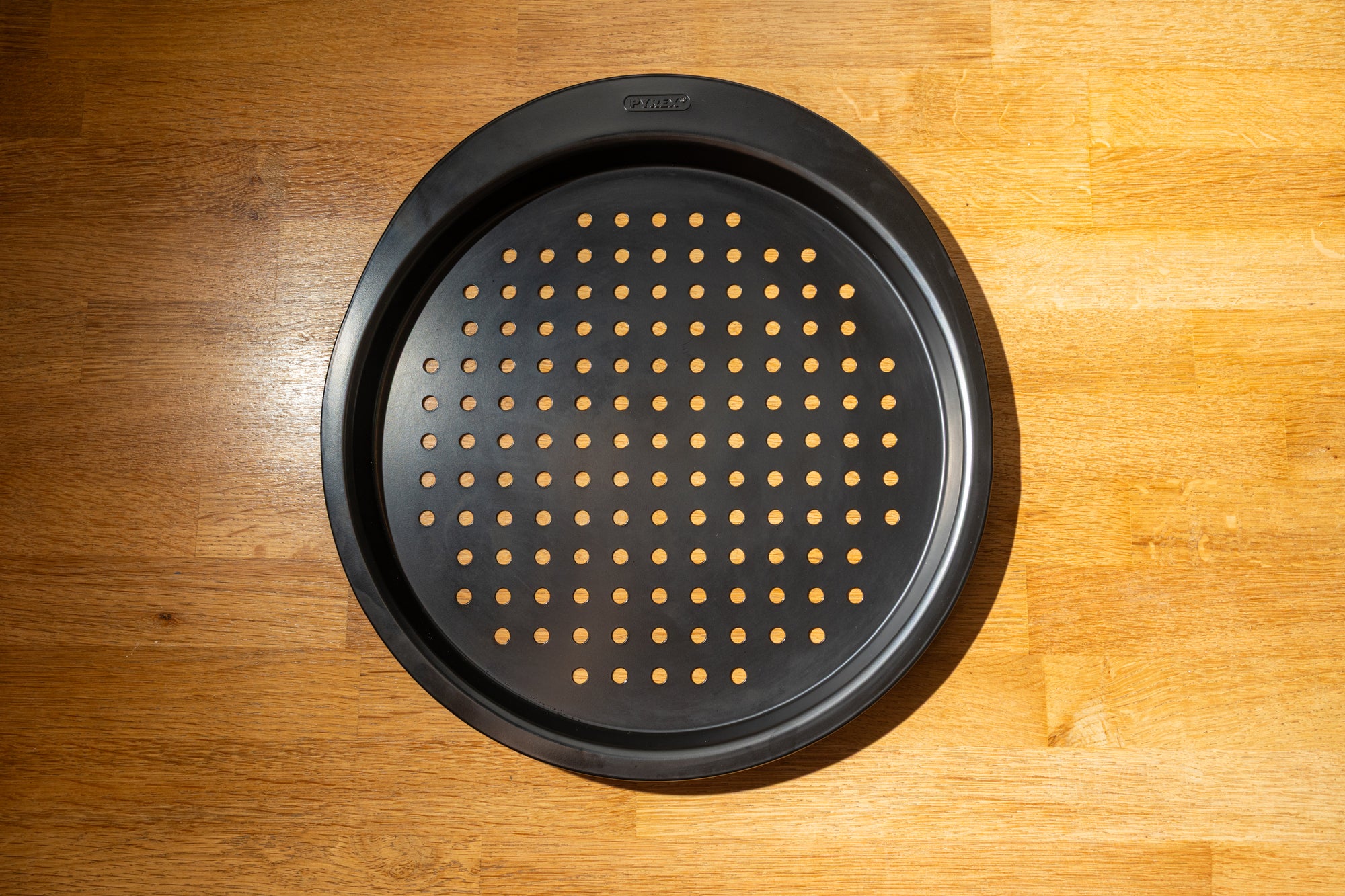 Metal Pizza tray with easy grip - GLIDE