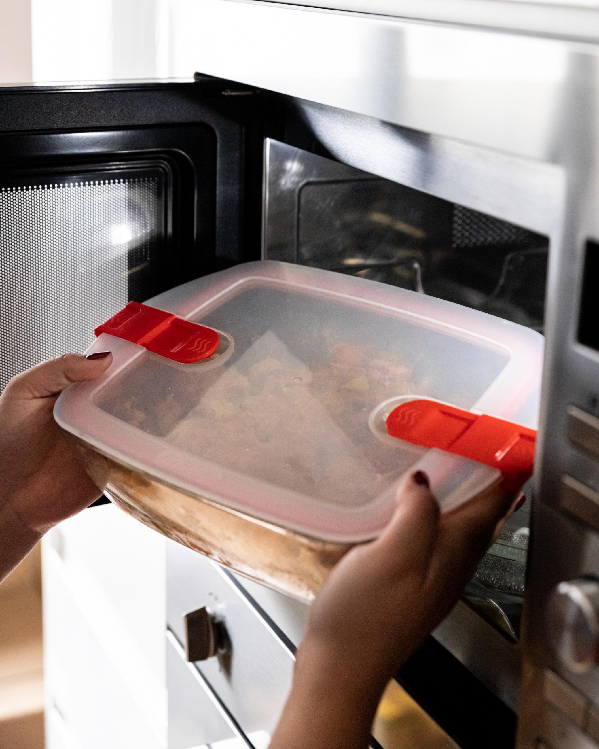 Rectangular glass dish with steam valve lid - Cook & Heat | Pyrex