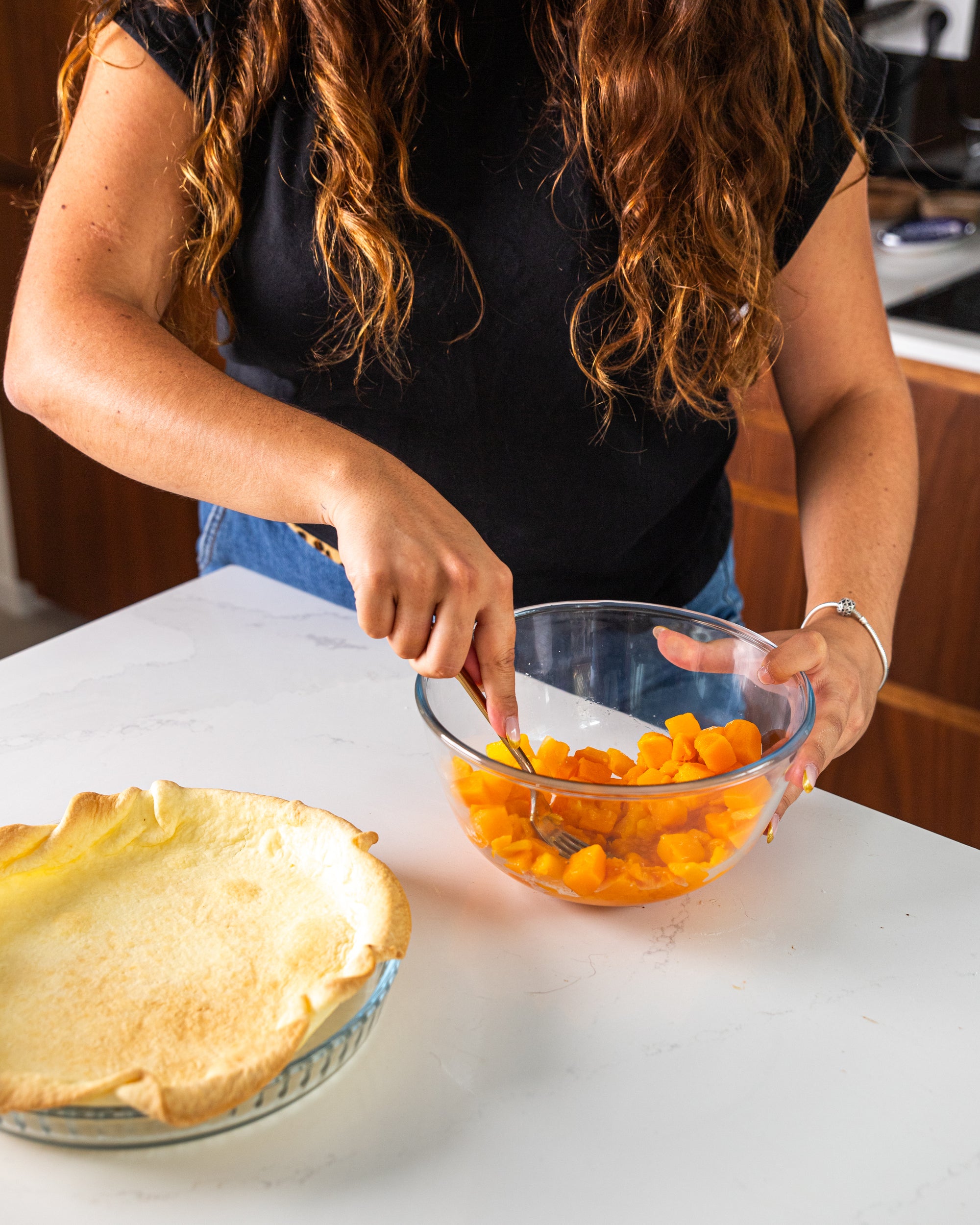 Pastry kit: measuring jug and 2L bowl and tart/loaf tin