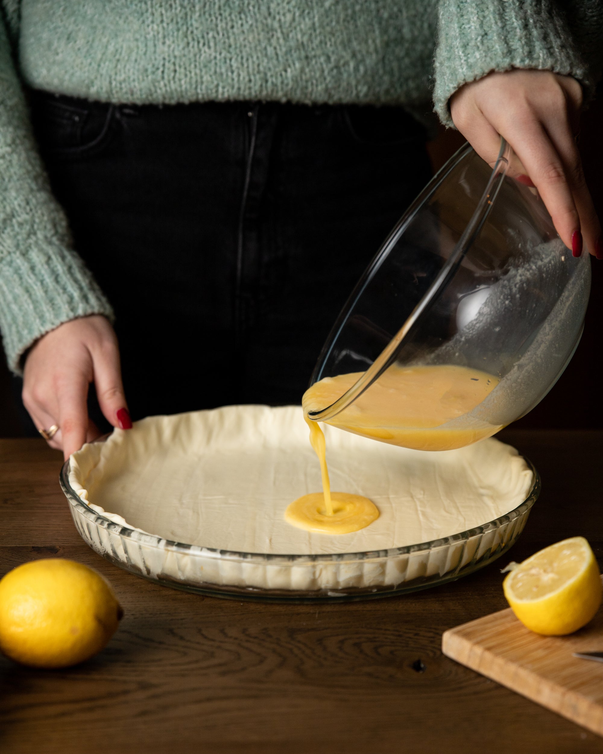 Pastry kit: measuring jug and 2L bowl and tart/loaf tin